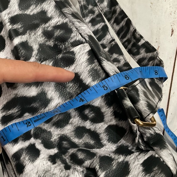 NWOT MODERN & CHIC FAUX LEATHER CONVERTIBLE TOTE STRAP BACKPACK - Picture 3 of 6